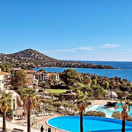 Apartment Cap Esterel T3 Jardin Cloture Grande Terrasse Couverte Vue 2 Village Pierre Et