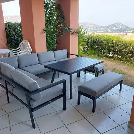 Cap Esterel T3 Jardin Cloture Grande Terrasse Couverte Vue 2 Village Pierre Et