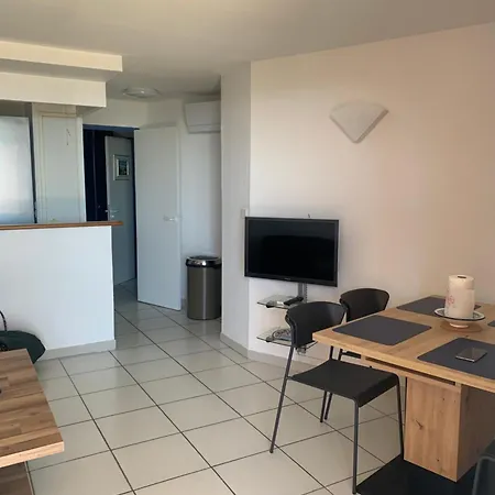 Apartment Cap Esterel T3 Jardin Cloture Grande Terrasse Couverte Vue 2 Village Pierre Et Saint-Raphael (Var)