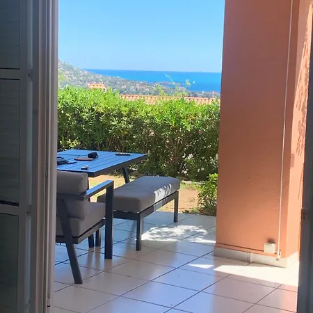 Apartment Cap Esterel T3 Jardin Cloture Grande Terrasse Couverte Vue 2 Village Pierre Et *